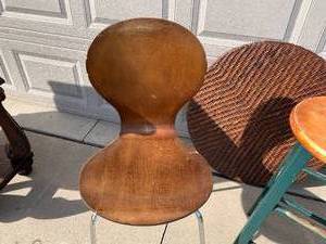 lot 102 image: Wicker Chair and Stool