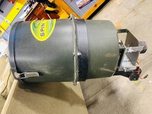 lot 166 image: Spin Tech FeederSpreader
