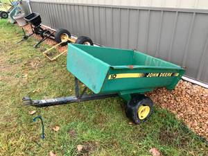 lot 15 image: John Deere Tilt Cart