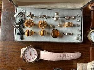 lot 17 image: Costume Jewelry
