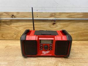 lot 46 image: MILWAUKEE M18 18-Volt Lithium-Ion Cordless Jobsite Radio
