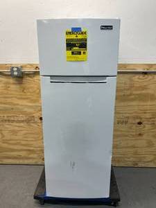lot 76 image: MAGIC CHEF 7.4 CU. FT. Refrigerator (MCDR74OWE1)