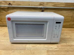 lot 115 image: MAGIC CHEF 0.7 cu. ft. Countertop Microwave in White