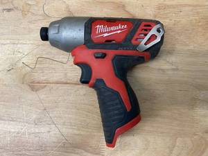 lot 16 image: MILWAUKEE M12 12V Lithium-Ion Cordless 14 in. Hex Impact (Tool-Only)
