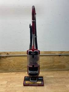 lot 10 image: SHARK Navigator Lift-Away Self-Cleaning Brushroll Upright Vacuum