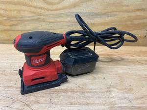 lot 130 image: MILWAUKEE 3 Amp 14 Sheet Corded Palm Sander