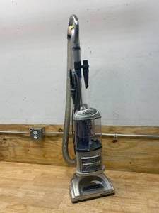 lot 133 image: SHARK UV44026 Lift-Away Deluxe Vacuum Cleaner