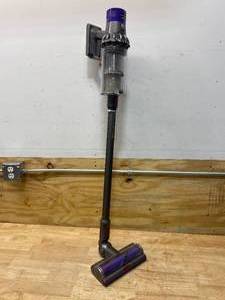 lot 139 image: DYSON V10 Animal Cordless Stick Vacuum