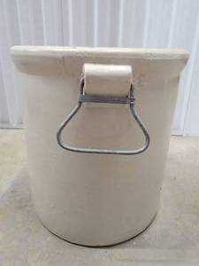 lot 8 image: Redwing Number 4 Crock