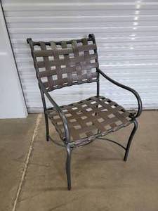 lot 33 image: Brown Jordan Aluminum Patio Set