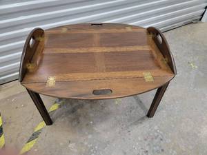 lot 22 image: Gorgeous Mahogany Georgian Butlers Table