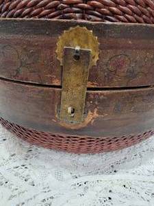 lot 23 image: Antique Chinese Wedding Basket
