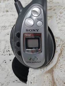 lot 80 image: Sony Walkman AMFM Radio SRF-HM33