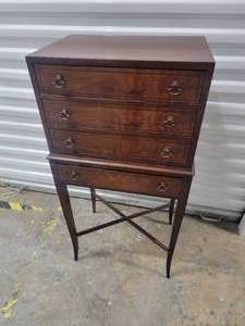 lot 20 image: Johnson Handley Johnson Silverware Flatware Chest
