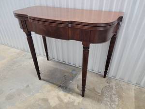 lot 4 image: Elegant Flip Top Game Table