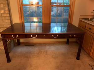 lot 53 image: Executive Mahogany Office Desk