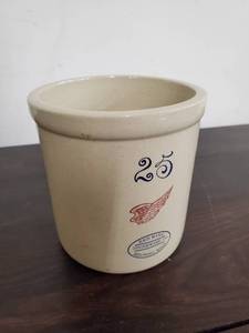lot 153 image: Red Wing Crock