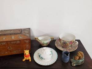 lot 161 image: Collection Of Decor