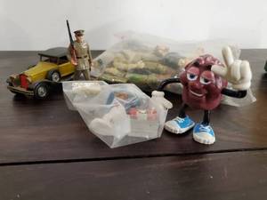 lot 170 image: Vintage Toys