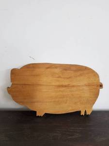 lot 172 image: Pig-Shaped Wooden Cutting Board