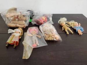 lot 179 image: Misc. Dolls