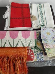 lot 192 image: Collection Of Home Textile Items