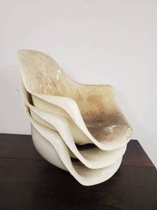 lot 211 image: Three Plastic Rotating Boat Seats