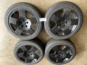 lot 03 image: Audi A8 Fat Five Rims with Tires 17 Boxed configuration
