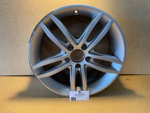 lot 09 image: Mercedes Rim 17 (Twin-Fin 5 Spoke) 7.5 Wide Alloy