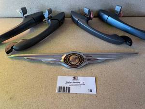 lot 18 image: 2005 Chrysler 300 Limited, Factory Sable Colored Door Handles and Trunk Emblem