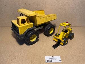 lot 47 image: Vintage Large Tonka Mighty-Max Dump Truck and Tonka Articulated Forklift. Steel construction and in good condition