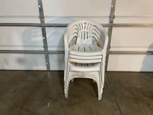 lot 58 image: Lot of 6 White Vinyl Lawn Chairs