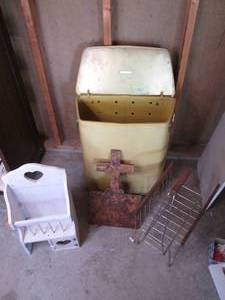 Sturdy Vintage laundry Hamper with ...