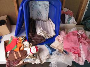 Covered tote heaping with Table cov...