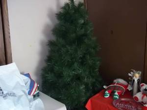 68 artificial Christmas tree and s...