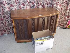 RCA console stereo and record playe...