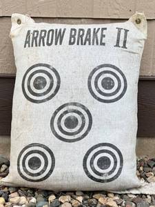 lot 99 image: Portable bow target 22x 28  9 Dee...