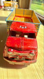 lot 60 image: Antique Lazy Days Farm tin truck, long and in good condition