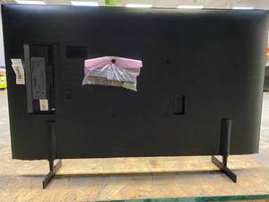 lot 975 image: UN43AU8000F Samsung - 43 Class 8000 Series LED 4K UHD Smart Tizen TV (TECHNICIAN TESTED LIKE-NEW, SPOTS)