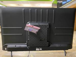 lot 982 image: 55R6G Hisense - 55 Class R6G Series LED 4K UHD Smart Roku TV (TECHNICIAN TESTED LIKE-NEW)