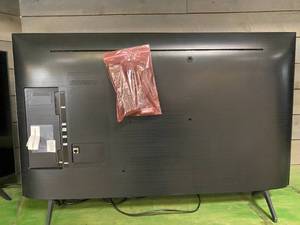 lot 986 image: UN43TU7000F Samsung - 43 Class 7 Series LED 4K UHD Smart Tizen TV (TECHNICIAN TESTED LIKE-NEW, SCRATCHES AND RED SPOTS)