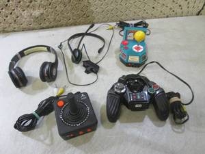 lot 8 image: (BS) Game Controls Atari Star Wars ...