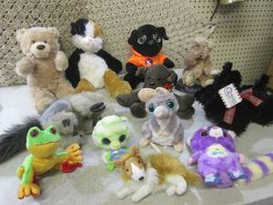 lot 13 image: (RMWS) Assorted Plush Animals...