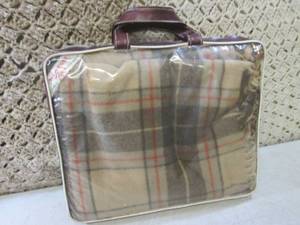 lot 17 image: (RM3) Vintage Faribo Pak-A-Robe Bla...