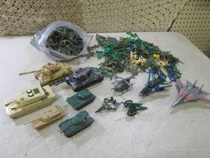 lot 21 image: (BSB) Large Lot Assorted Green Army...