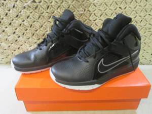 lot 31 image: (CS) New Nike Team Hustle D 6 (GS) ...