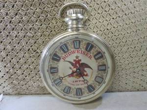 lot 39 image: (B-1) Vintage Lightup Budweiser Bee...