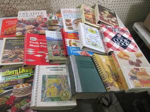 lot 74 image: (EW7) Assortment of Cook Books...