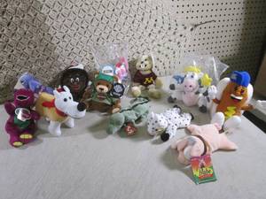 lot 89 image: (CSB) 12 Assorted Plush Animals Adv...