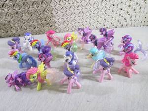 lot 94 image: (BSB) Assorted Small My Little Pony...